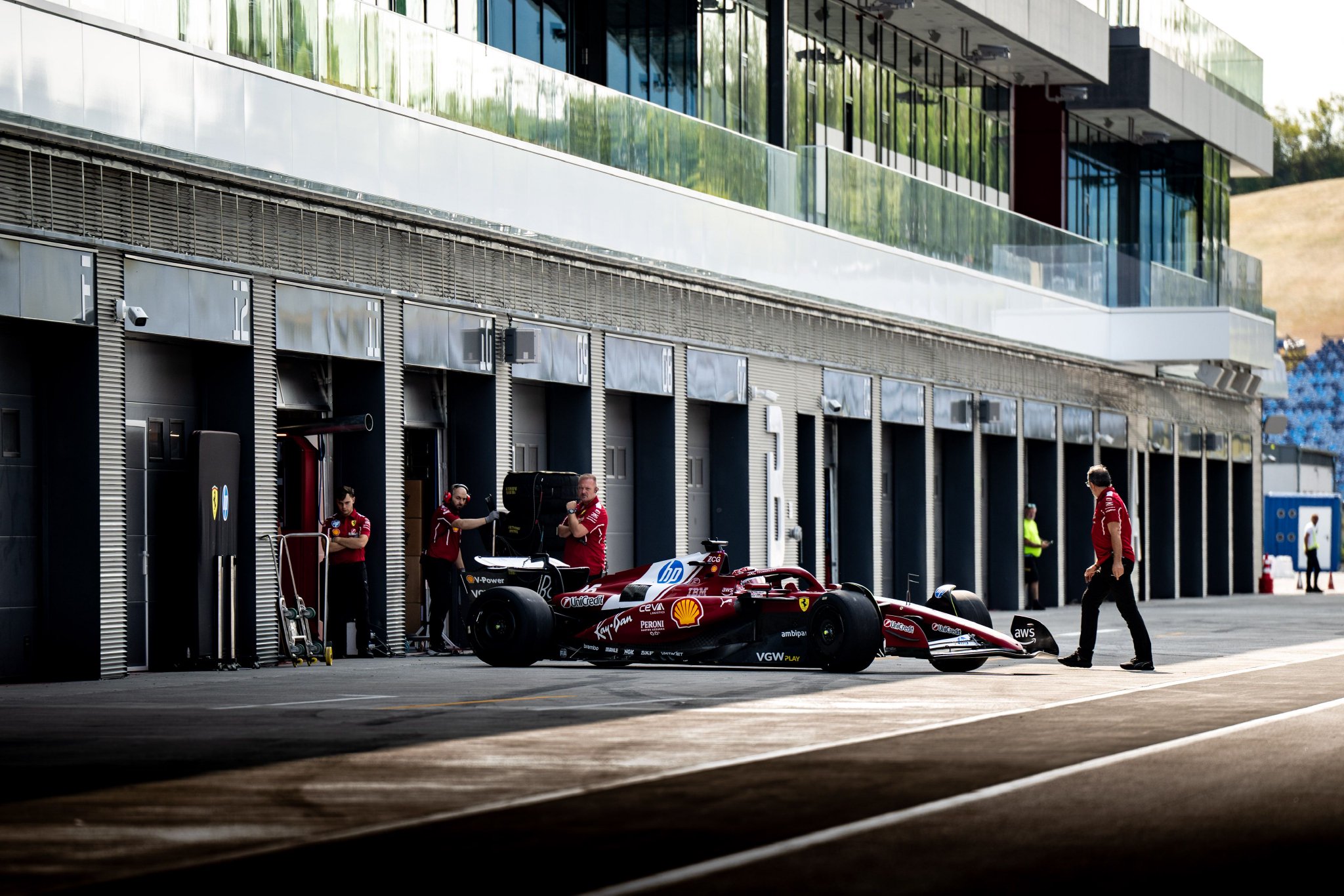 雷诺车队横扫梅赛德斯，勒克莱尔刷新纪录