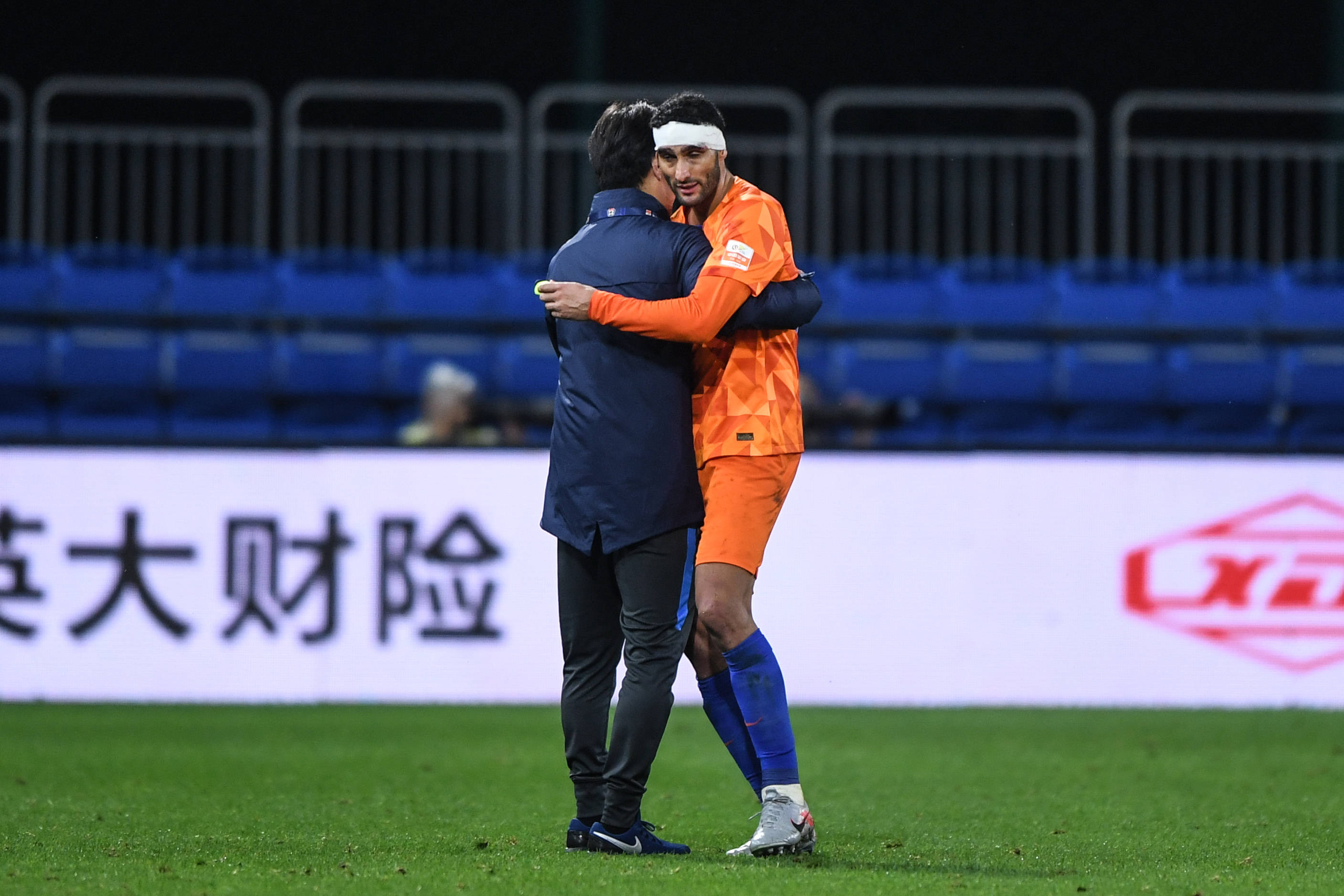 开云下载-江苏苏宁客场击败山东鲁能，实现胜利