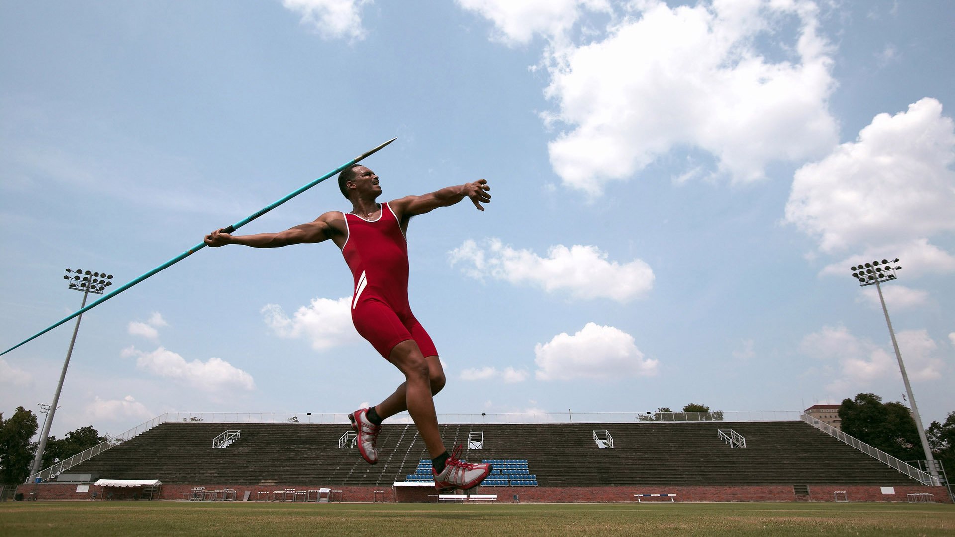 奇才防守锁死深圳队，伦纳德成为关键先生